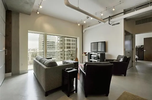 800 Brazos St #1301 — Photo 3