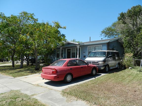 3rd image of 1121 Woodlawn Dr