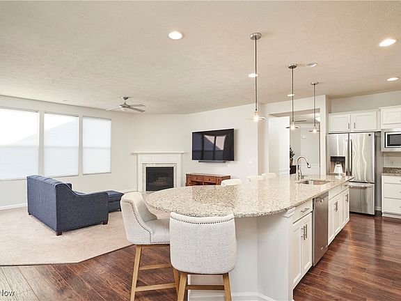 5th image of 543 Heritage Woods Dr