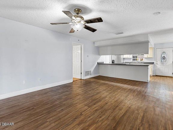 4th image of 113 Fiesta Cir