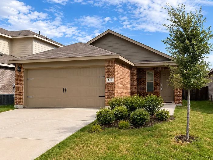 3 bed, 2.0 bath, 1333 sqft, $1,860 — Photo 3