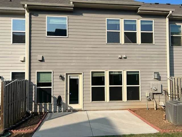 1235 Foxcroft Ln — Photo 23