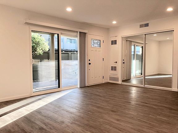 5th image of 7107 Admiralty Ln