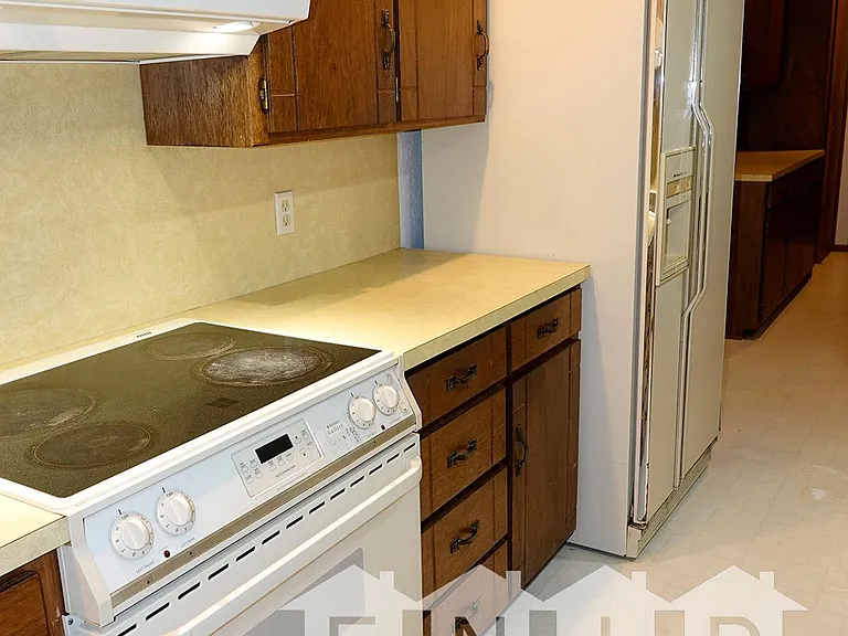 2117 Camelot Dr — Photo 8