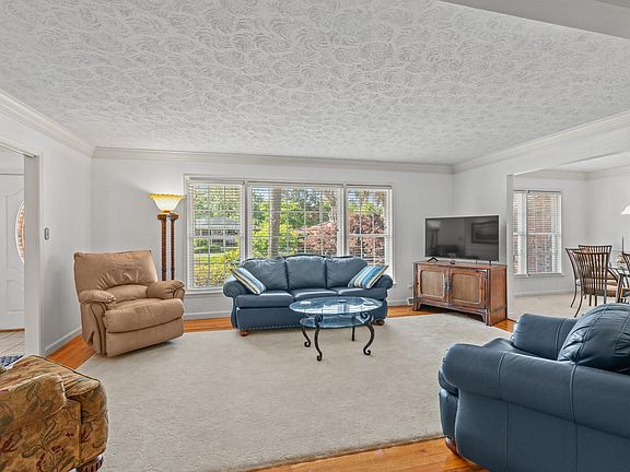 5th image of 7608 Glenwood Dr.