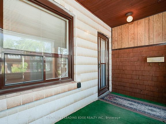 3rd image of 635 Coxwell Ave