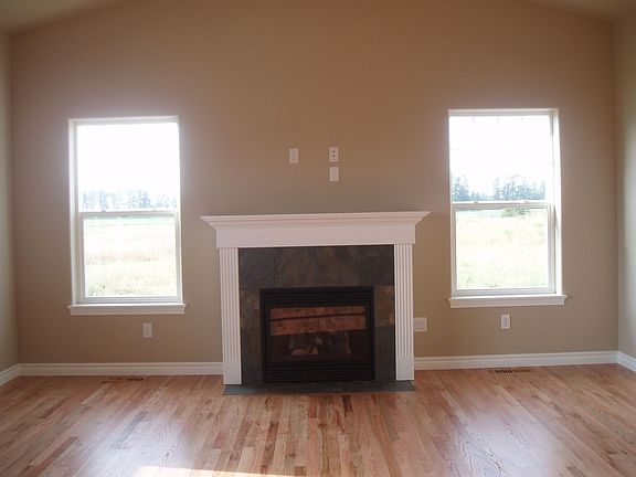 LR Gas Fireplace, oak floors
