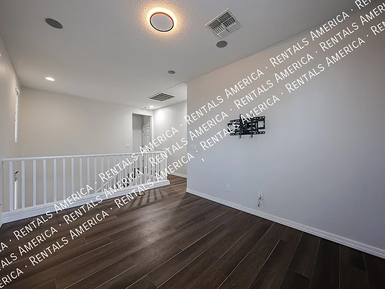 1930 S Sycamore Pl — Photo 26