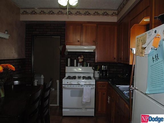 3rd image of 403 E Eldora Ave