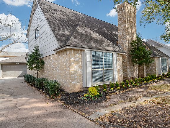 3rd image of 2819 Green Fields Dr
