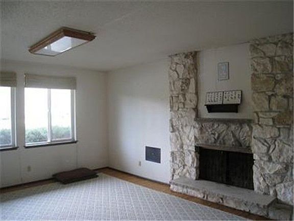 3rd image of 7402 Coral Ln SW