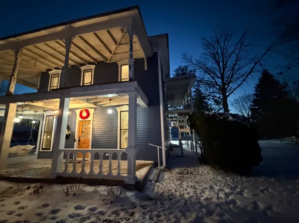 233 S Walnut St, Arthur, IL 61911