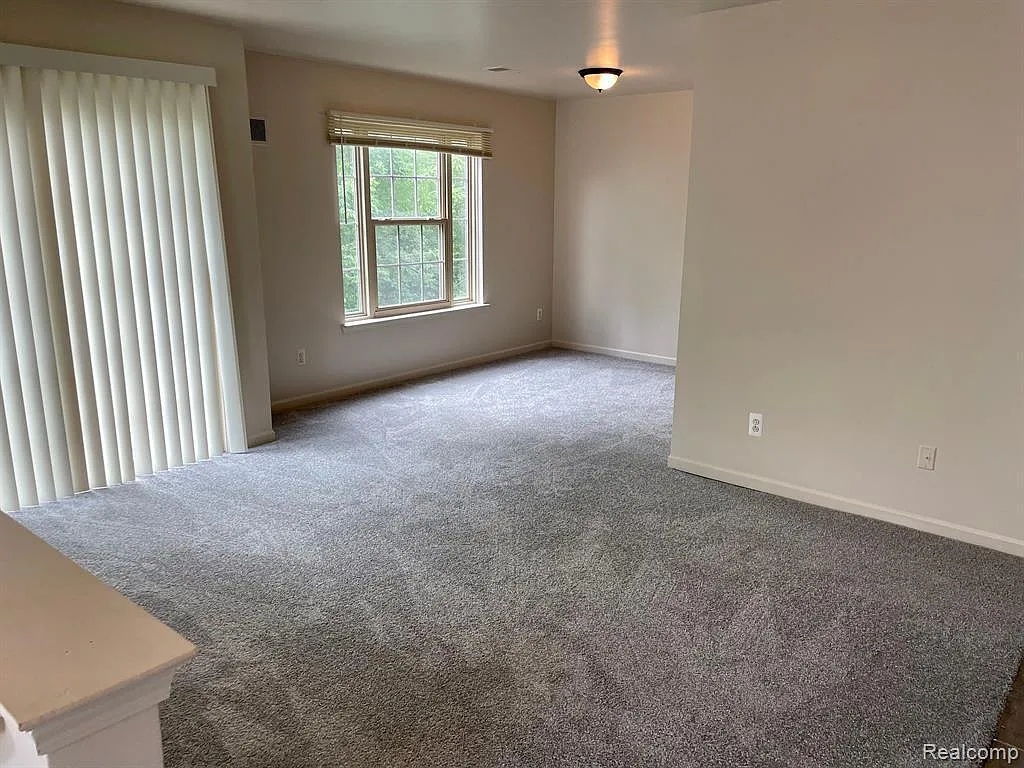 2 bed, 2.0 bath, 1474 sqft, $1,950 — Photo 3