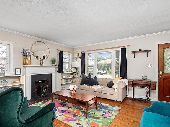 4th image of 813 Marcellus Dr