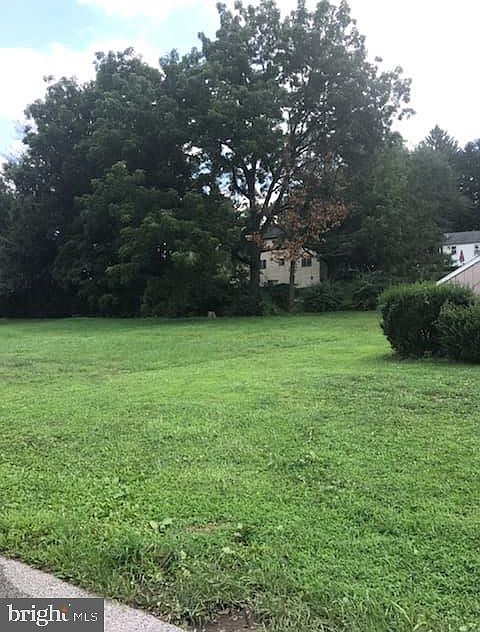1st image of 605 Hillcrest Rd