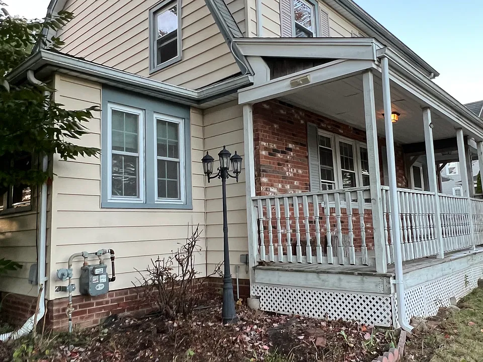 64 Pleasant Ave