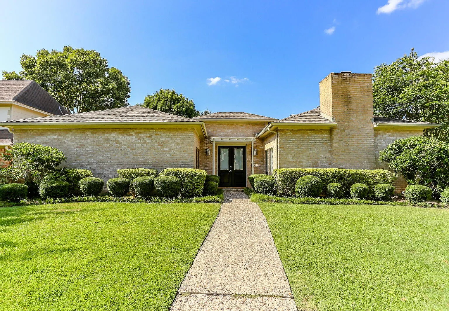 4 bed, 2.5 bath, 2548 sqft, $2,700 — Photo 1