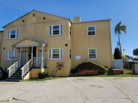 2218 Chatsworth Blvd