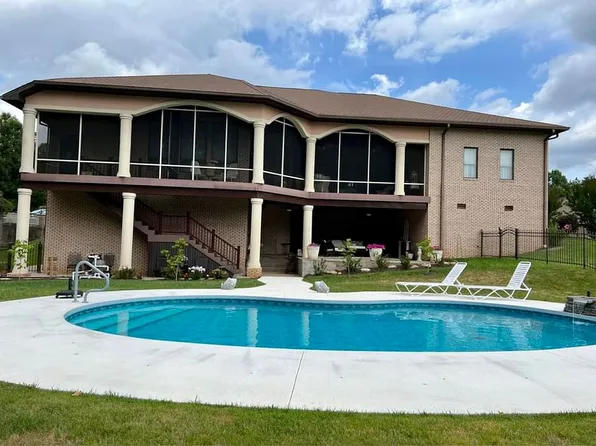 10 Fox Point Dr, Milton, WV 25541
