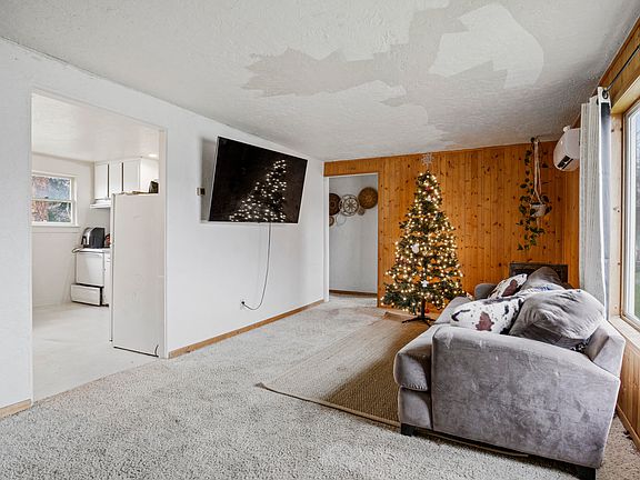 4th image of 1078 Stewart Ave