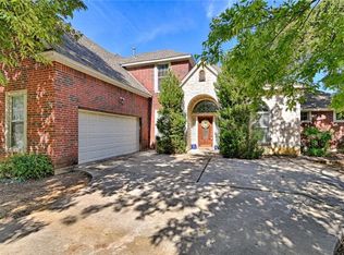 8909 Racquet Club Dr, Fort Worth, TX 76120
