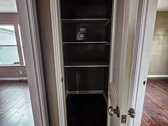 4th image of 927 Stetson Ave #929