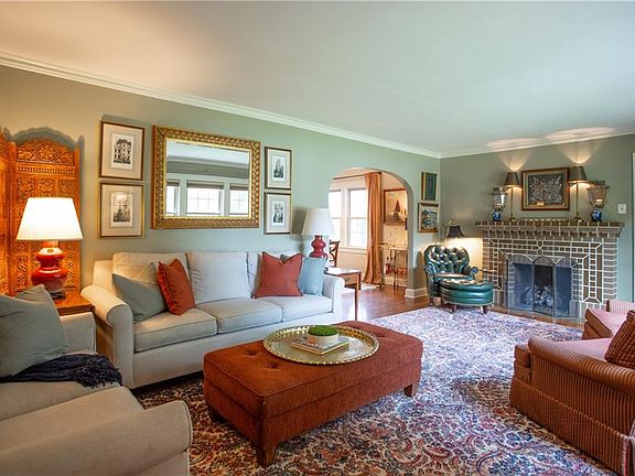 4th image of 604 W 70th St