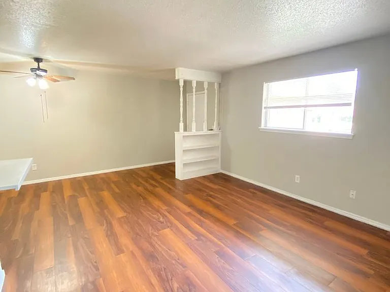 Spacious 1 Bed 1 Bath — Photo 4