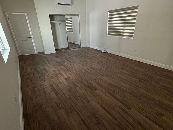 4th image of 3616 Seneca Ave #1/2