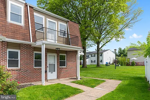 222 Washington Pl #222 Photo 1