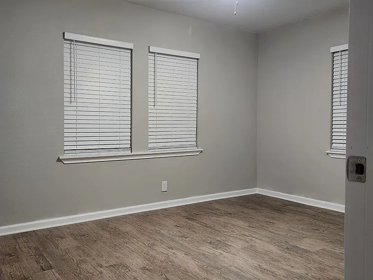 1622 Lucas Ave — Photo 3