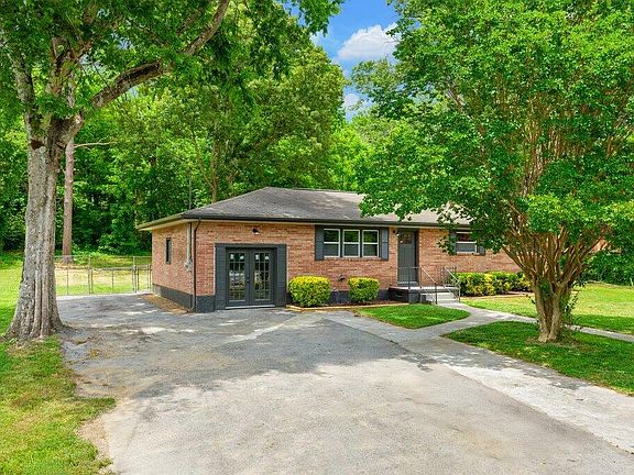 3rd image of 1013 Greenhill Dr