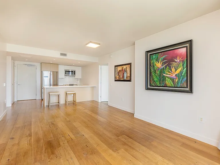 1001 Queen St #3404 — Photo 2