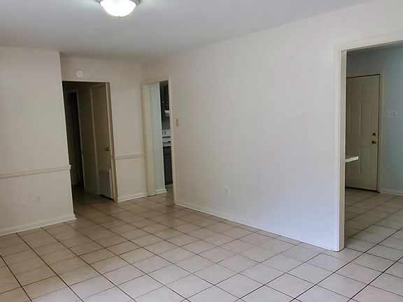 5th image of 6336 Chaucer Dr