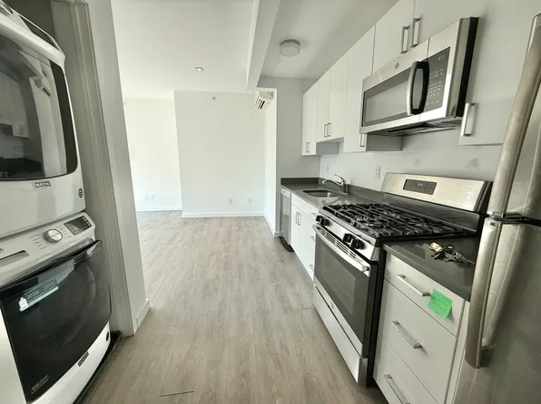 165 Vanderbilt Avenue image 6 of 10