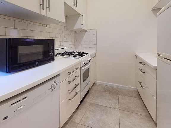 3rd image of 450 E 85th St #5W