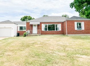 8200 Mackenzie Rd, Saint Louis, MO 63123