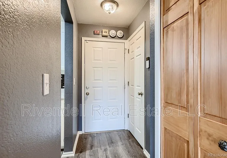 1215 S Gilbert St — Photo 4