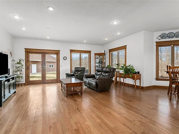 4th image of 13103 Whitehall Ave