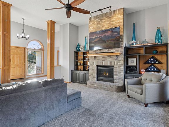 5th image of 582 Country Oaks Ln