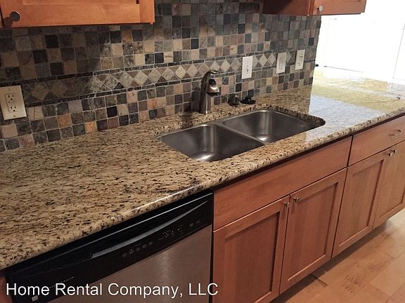 3rd image of 456 Fulton St E #3
