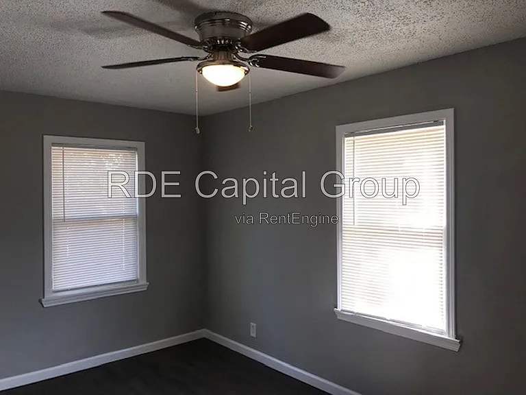 2417 Lowriemore Ln — Photo 3