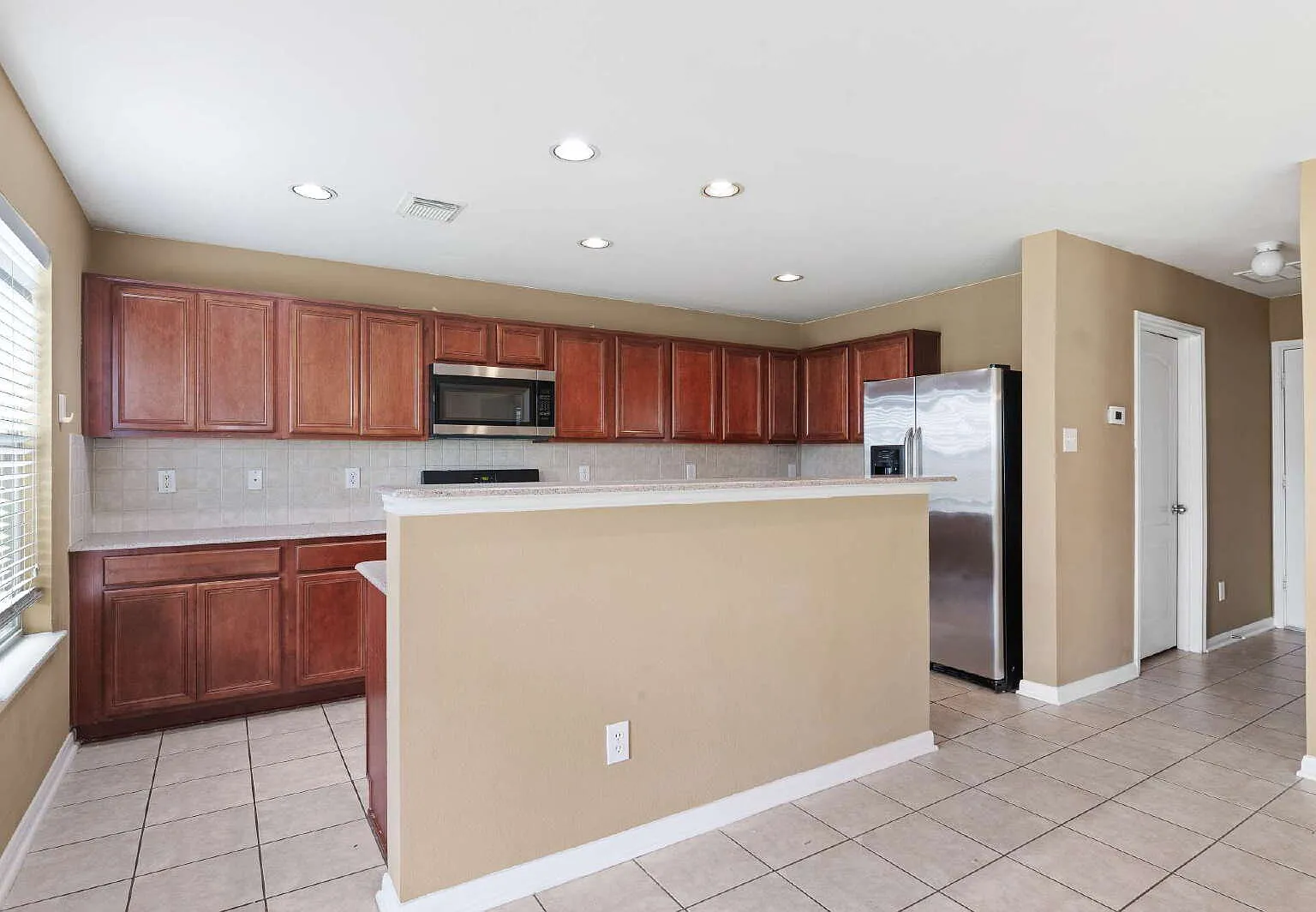 3 bed, 2.5 bath, 2375 sqft, $1,895 — Photo 4