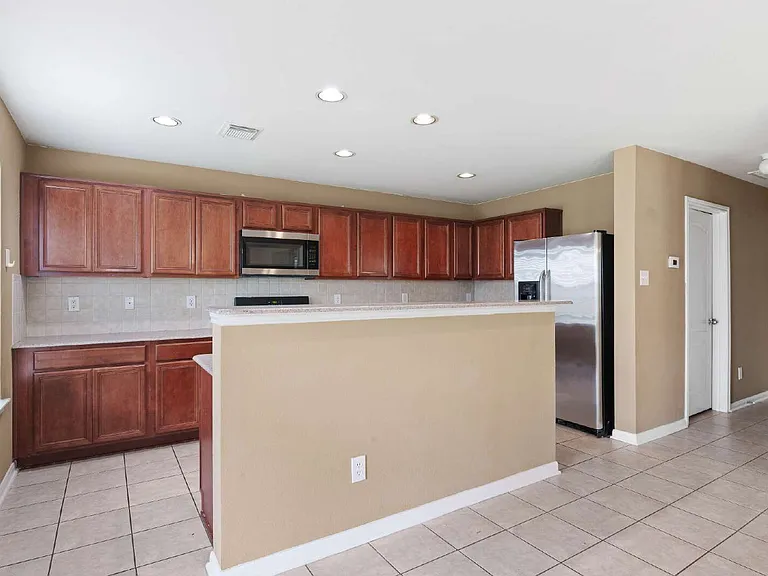 18226 Fair Grange Ln — Photo 4