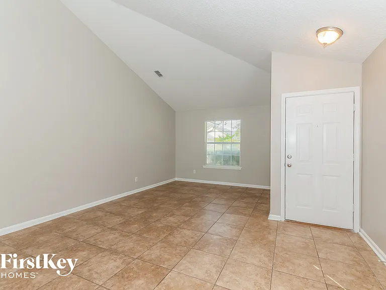 1255 Bedrock Dr — Photo 3