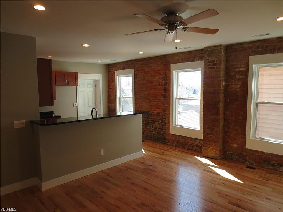 1st image of 1967 W 58th St APT 3