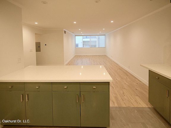 5th image of 324 N Oakhurst Dr #203