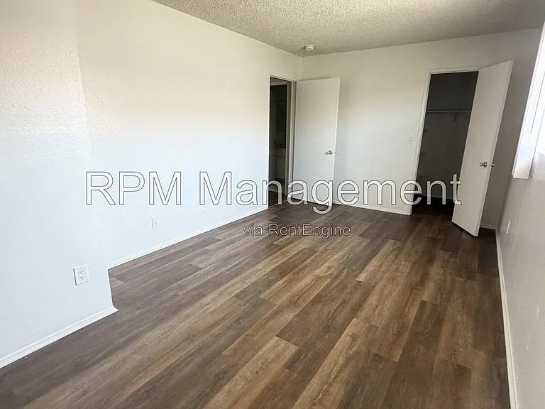 6920 Simpson Ave #6 — Photo 6