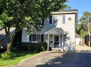 326 Highmoor Dr, Round Lake Park, IL 60073
