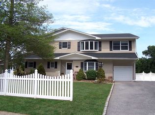 489 Main St, West Sayville, NY 11796